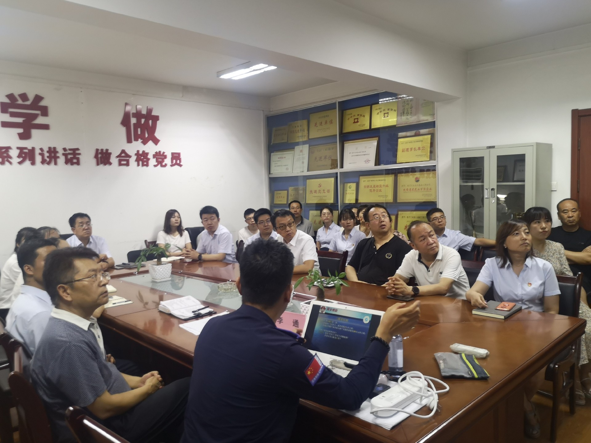 信息產(chǎn)業(yè)部電子綜合勘察研究院舉辦安全生產(chǎn)、消防安全知識(shí)培訓(xùn)講座和應(yīng)急演練